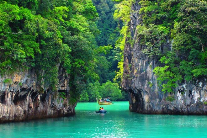 Phang Nga Sea Canoe by Big Boat